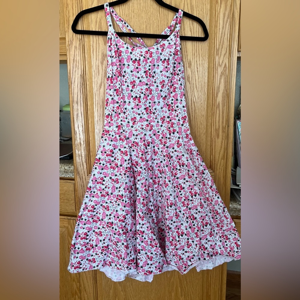 Dress size XS, swing skirt, summer style sleeveless in pink, red, white pattern